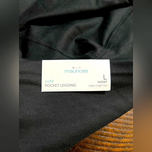 Maurice’s Luxe pocket leggings NWT short length - Picture 3 of 6